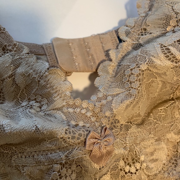 Cream lace wired slip - Picture 3 of 5